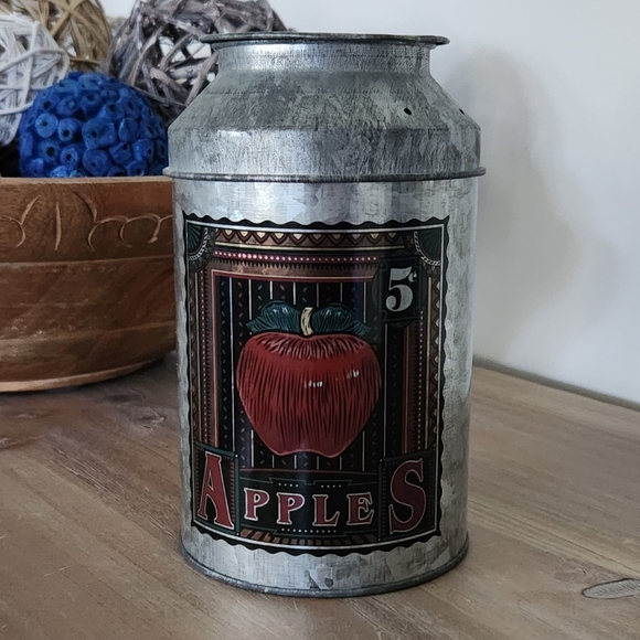 🍎 Vintage Apple Design Metal Canister – Rustic Farmhouse Kitchen Décor - Picture 1 of 16